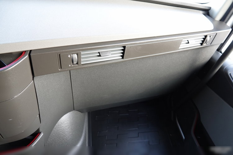 Volvo FH 460 / NISKA KABINA / 2018 ROK / SPROWADZONY Z NIEMIEC / PO ZŁOTYM KONTRAKCIE SERWISOWYM  zdjęcie 32