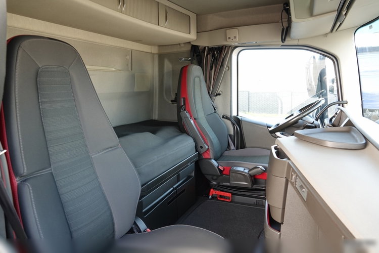 Volvo FH 460 / NISKA KABINA / 2018 ROK / SPROWADZONY Z NIEMIEC / PO ZŁOTYM KONTRAKCIE SERWISOWYM  zdjęcie 36