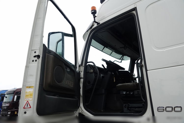 VOLVO FH 16 600 / 6x4 / 3 osiowy Ciągnik Siodłowy / DMC: 180 TON / PEŁNY ADR / EURO 5 / SPROWADZONY / PO KONTRAKCIE SERWISOWYM zdjęcie 26