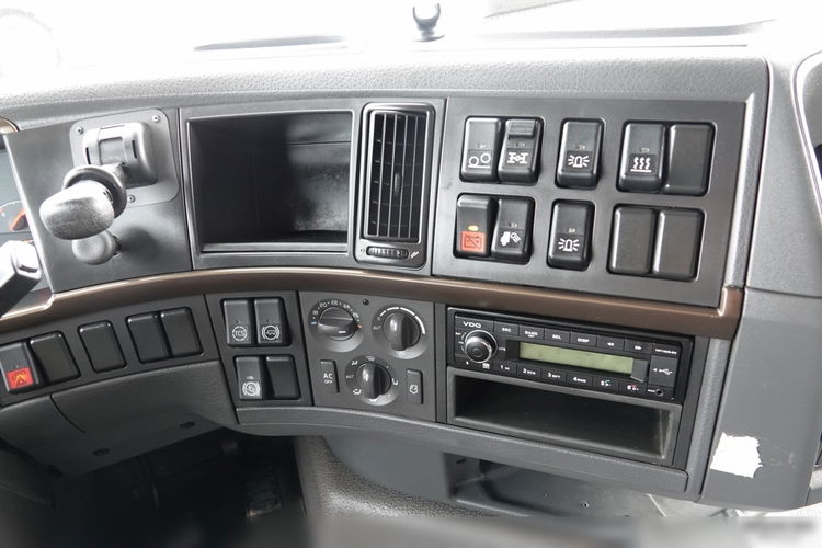VOLVO FH 16 600 / 6x4 / 3 osiowy Ciągnik Siodłowy / DMC: 180 TON / PEŁNY ADR / EURO 5 / SPROWADZONY / PO KONTRAKCIE SERWISOWYM zdjęcie 33