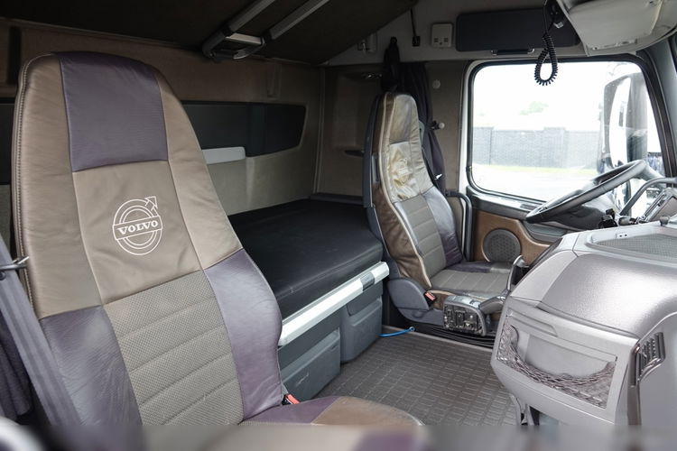 VOLVO FH 16 600 / 6x4 / 3 osiowy Ciągnik Siodłowy / DMC: 180 TON / PEŁNY ADR / EURO 5 / SPROWADZONY / PO KONTRAKCIE SERWISOWYM zdjęcie 39