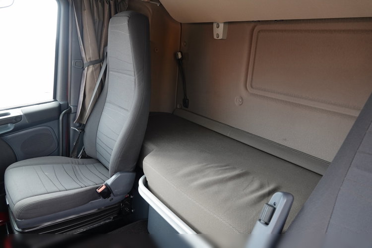 Scania R 520 / V8 / 6x2 / PUSHER / OS PODNOSZONA i SKRĘTNA / 3 osiowy Ciągnik / EURO 6 / PO KONTRAKCIE SERWISOWYM zdjęcie 27