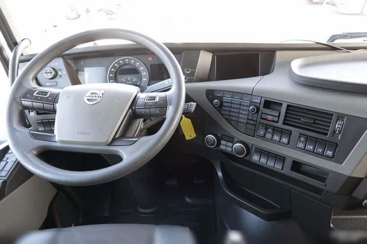 VOLVO FH 500 / PEŁNY ADR / NISKA KABINA / 2018 ROK / WAGA: 6900 KG zdjęcie 30