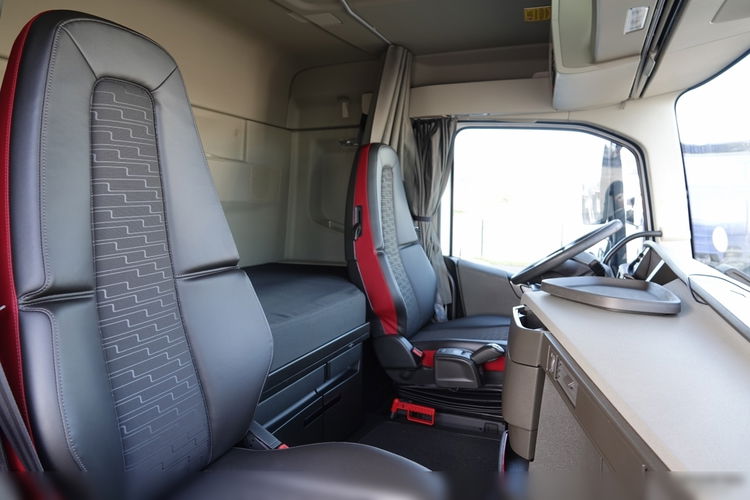 VOLVO FH 500 / PEŁNY ADR / NISKA KABINA / 2018 ROK / WAGA: 6900 KG zdjęcie 37