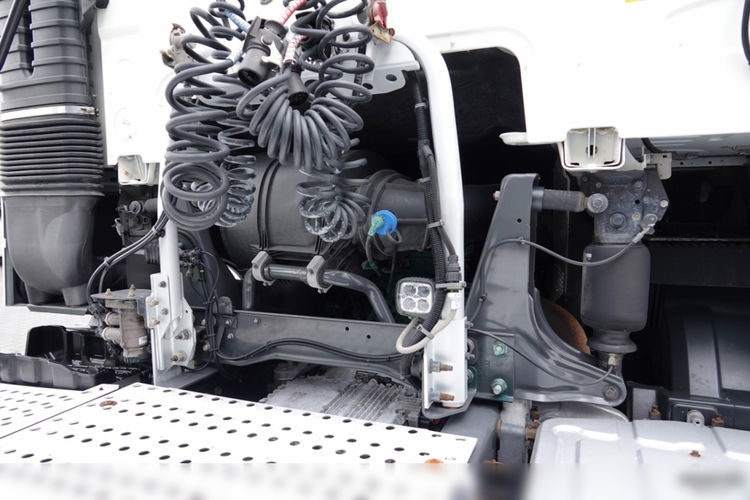 Volvo FH 420 / 13 L / PEŁNY ADR / 2017 ROK / NISKA KABINA / SPROWADZONY / PO KONTRAKCIE SERWISOWYM zdjęcie 17