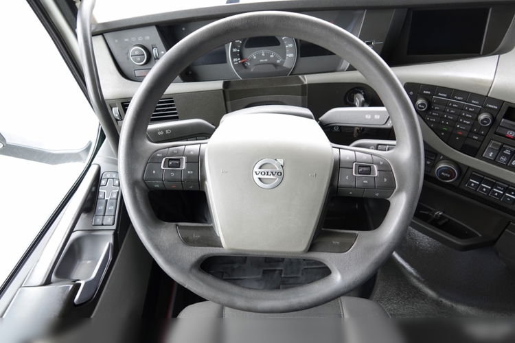 Volvo FH 420 / 13 L / PEŁNY ADR / 2017 ROK / NISKA KABINA / SPROWADZONY / PO KONTRAKCIE SERWISOWYM zdjęcie 28