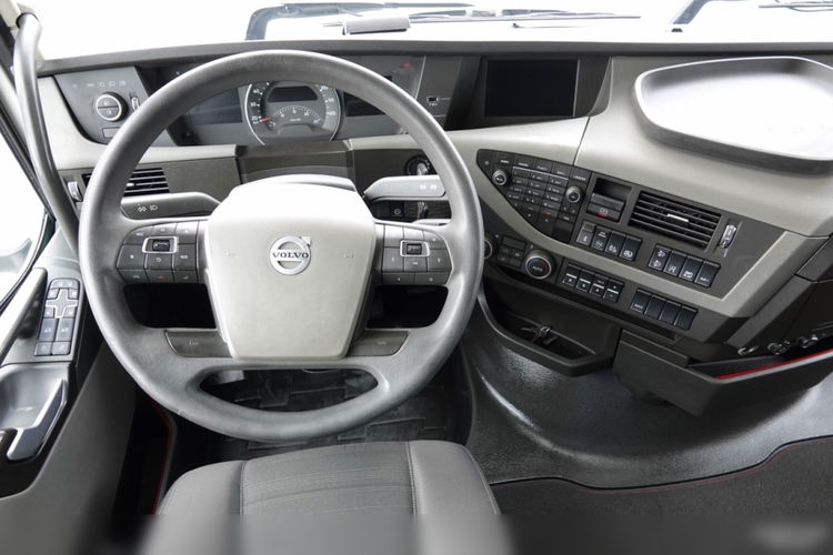 Volvo FH 420 / 13 L / PEŁNY ADR / 2017 ROK / NISKA KABINA / SPROWADZONY / PO KONTRAKCIE SERWISOWYM zdjęcie 29
