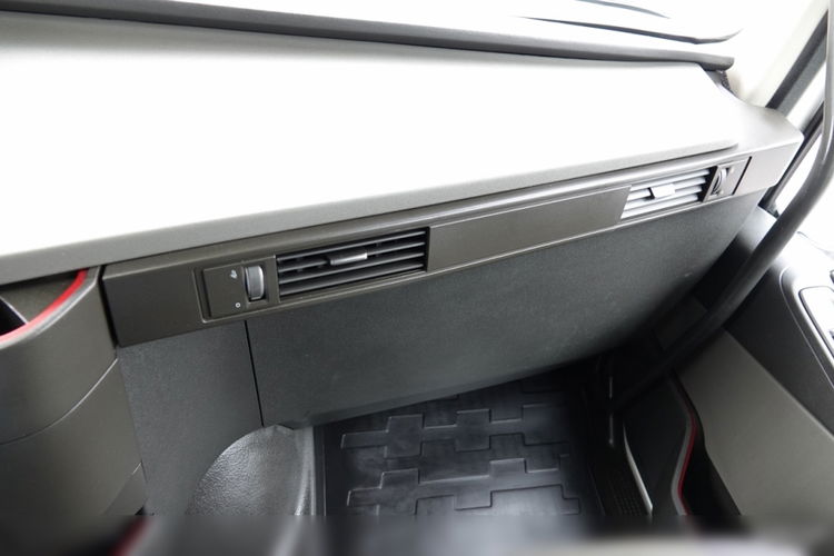 Volvo FH 420 / 13 L / PEŁNY ADR / 2017 ROK / NISKA KABINA / SPROWADZONY / PO KONTRAKCIE SERWISOWYM zdjęcie 32