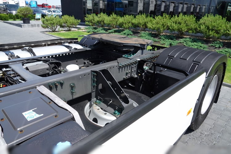 Volvo FH 500 / NISKA KABINA / PO ZŁOTYM KONTRAKCIE SERWISOWYM / OPONY 100% zdjęcie 12