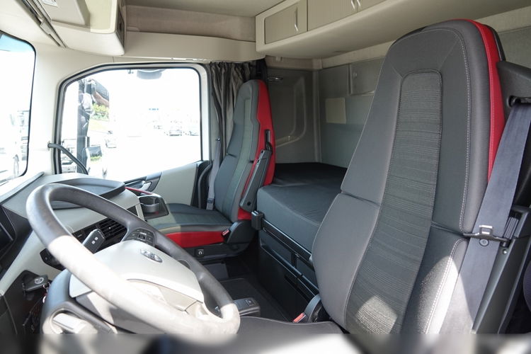 Volvo FH 500 / NISKA KABINA / PO ZŁOTYM KONTRAKCIE SERWISOWYM / OPONY 100% zdjęcie 24