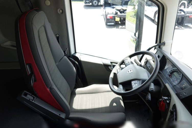 Volvo FH 500 / NISKA KABINA / PO ZŁOTYM KONTRAKCIE SERWISOWYM / OPONY 100% zdjęcie 27