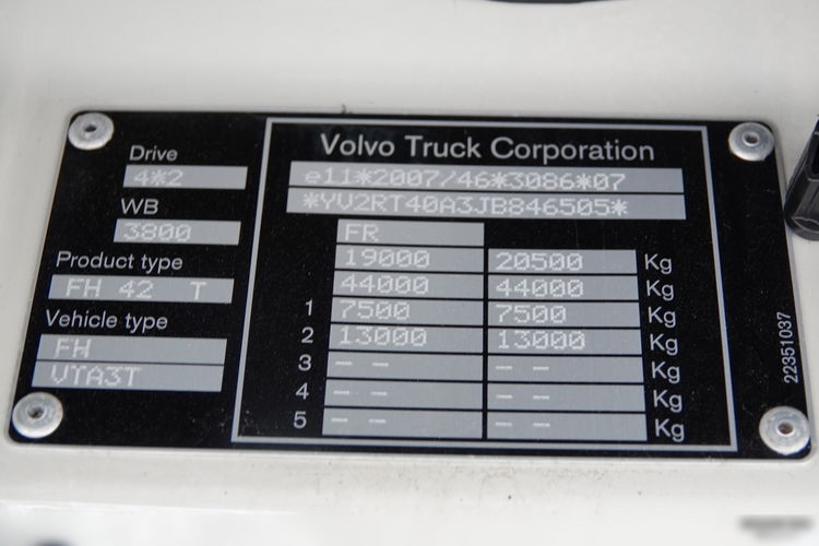 Volvo FH 500 / NISKA KABINA / PO ZŁOTYM KONTRAKCIE SERWISOWYM / OPONY 100% zdjęcie 38