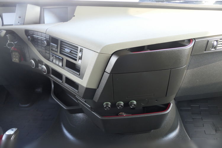 VOLVO FH 500 / 2015 ROK / SPROWADZONY / PO KONTRAKCIE SERWISOWYM / EURO 6 zdjęcie 32