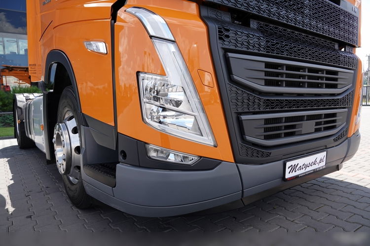 Volvo   FH 500 / XXL / PEŁNY ADR / KLIMATYZACJA POSTOJOWA / ALUFELGI / ZŁOTY KONTRAKT SERWISOWY zdjęcie 10