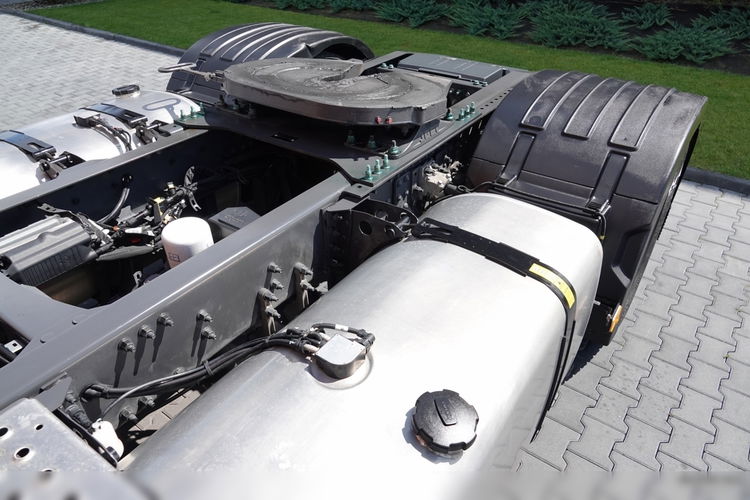Volvo   FH 500 / XXL / PEŁNY ADR / KLIMATYZACJA POSTOJOWA / ALUFELGI / ZŁOTY KONTRAKT SERWISOWY zdjęcie 12