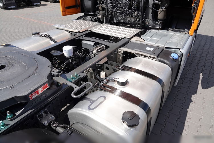 Volvo   FH 500 / XXL / PEŁNY ADR / KLIMATYZACJA POSTOJOWA / ALUFELGI / ZŁOTY KONTRAKT SERWISOWY zdjęcie 16