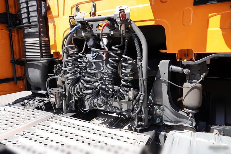 Volvo   FH 500 / XXL / PEŁNY ADR / KLIMATYZACJA POSTOJOWA / ALUFELGI / ZŁOTY KONTRAKT SERWISOWY zdjęcie 18