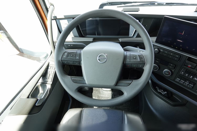 Volvo   FH 500 / XXL / PEŁNY ADR / KLIMATYZACJA POSTOJOWA / ALUFELGI / ZŁOTY KONTRAKT SERWISOWY zdjęcie 29