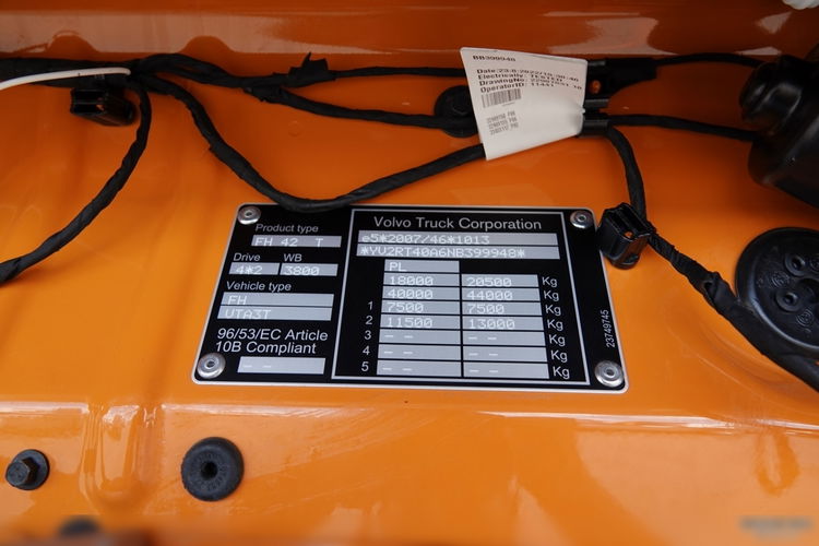 Volvo   FH 500 / XXL / PEŁNY ADR / KLIMATYZACJA POSTOJOWA / ALUFELGI / ZŁOTY KONTRAKT SERWISOWY zdjęcie 39