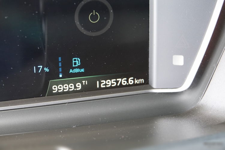 Volvo   FH 500 / XXL / PEŁNY ADR / KLIMATYZACJA POSTOJOWA / ALUFELGI / ZŁOTY KONTRAKT SERWISOWY zdjęcie 40