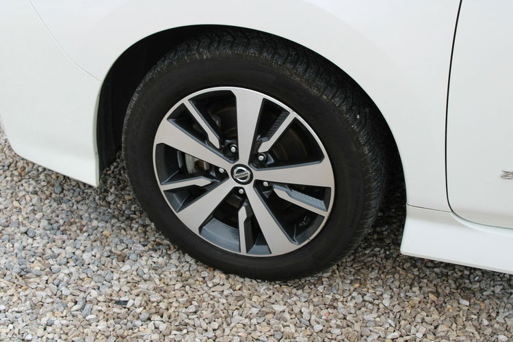 Nissan Leaf Acenta 40kWh F-vat Navi Kamera g. fotele zdjęcie 9