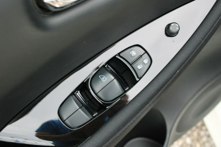 Nissan Leaf Acenta 40kWh F-vat Navi Kamera g. fotele zdjęcie 14