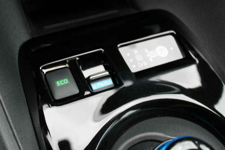 Nissan Leaf Acenta 40kWh F-vat Navi Kamera g. fotele zdjęcie 24