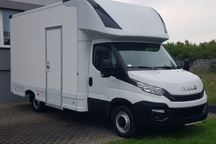 Iveco Daily KONTENER NISKOPODŁOGOWY 4.31x2.24x2.43 KAMPER SKLEP KLIMA FOODTRUCK zdjęcie 2