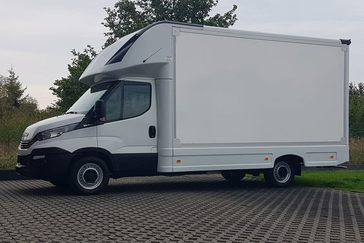 Iveco Daily KONTENER NISKOPODŁOGOWY 4.31x2.24x2.43 KAMPER SKLEP KLIMA FOODTRUCK zdjęcie 37