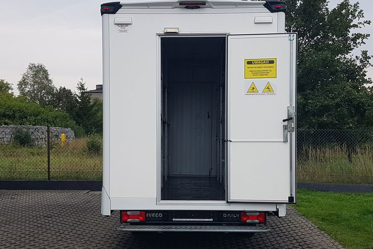 Iveco Daily KONTENER NISKOPODŁOGOWY 4.31x2.24x2.43 KAMPER SKLEP KLIMA FOODTRUCK zdjęcie 5