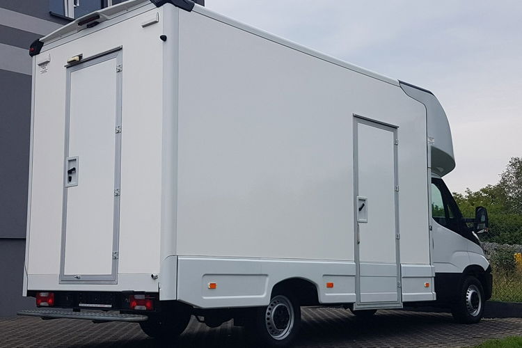 Iveco Daily KONTENER NISKOPODŁOGOWY 4.31x2.24x2.43 SKLEP KAMPER KLIMA FOODTRUCK zdjęcie 29