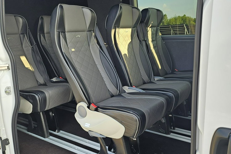 Iveco Daily 35S18 9-osobowy 3.0/180KM Maxi L4H2 zdjęcie 5