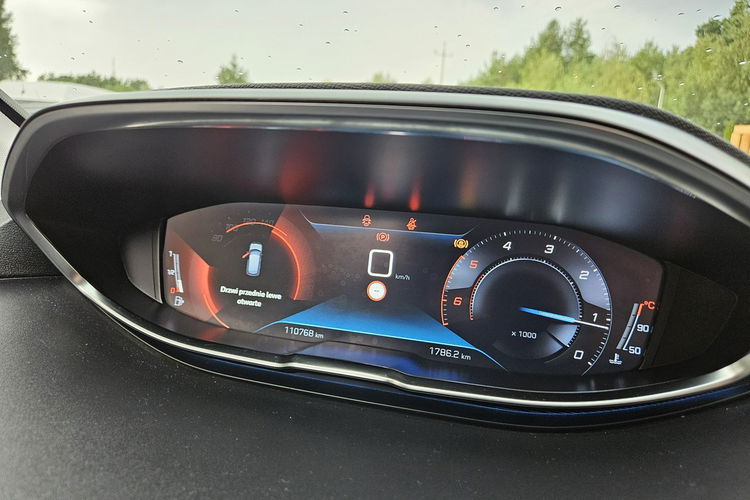 Peugeot 3008 1.5 BlueHdi 130KM Allure / Bezwypadkowy / Salon PL zdjęcie 10