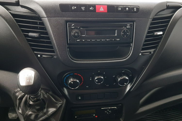 Iveco DAILY 70-180 WINDA 10EP PLANDEKA 5.02x2.29x2.37 FIRANKA WINDA 10EP PLANDEKA 5.02x2.29x2.37 FIRANKA DMC 7000 KG KLIMA TEMPOMAT zdjęcie 10