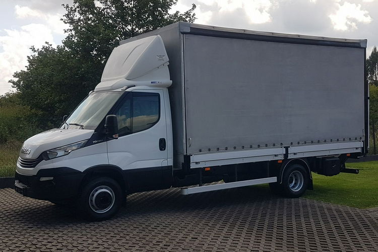 Iveco DAILY 70-180 WINDA 10EP PLANDEKA 5.02x2.29x2.37 FIRANKA WINDA 10EP PLANDEKA 5.02x2.29x2.37 FIRANKA DMC 7000 KG KLIMA TEMPOMAT zdjęcie 2