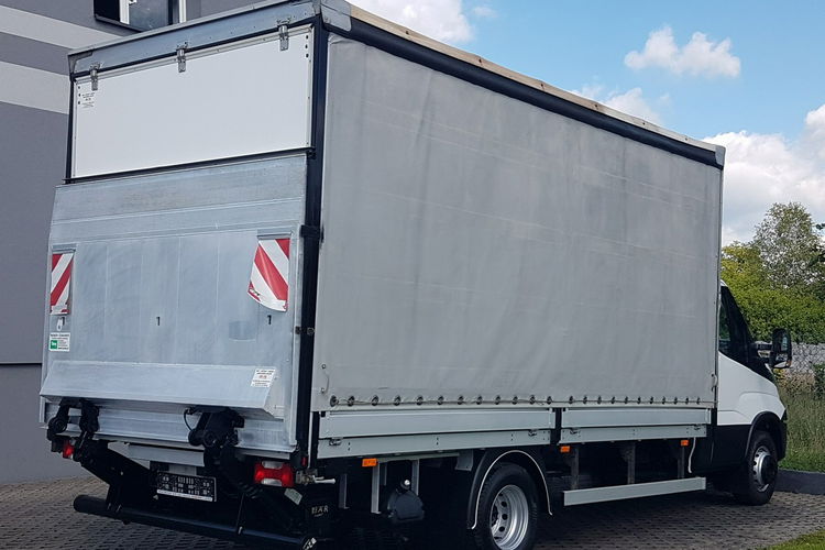 Iveco DAILY 70-180 WINDA 10EP PLANDEKA 5.02x2.29x2.37 FIRANKA WINDA 10EP PLANDEKA 5.02x2.29x2.37 FIRANKA DMC 7000 KG KLIMA TEMPOMAT zdjęcie 4