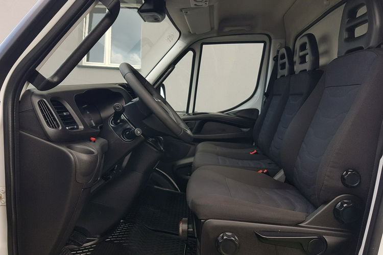 Iveco DAILY 70-180 WINDA 10EP PLANDEKA 5.02x2.29x2.37 FIRANKA WINDA 10EP PLANDEKA 5.02x2.29x2.37 FIRANKA DMC 7000 KG KLIMA TEMPOMAT zdjęcie 7