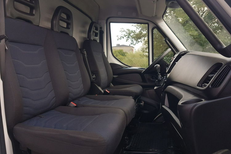 Iveco DAILY 70-180 WINDA 10EP PLANDEKA 5.02x2.29x2.37 FIRANKA WINDA 10EP PLANDEKA 5.02x2.29x2.37 FIRANKA DMC 7000 KG KLIMA TEMPOMAT zdjęcie 8