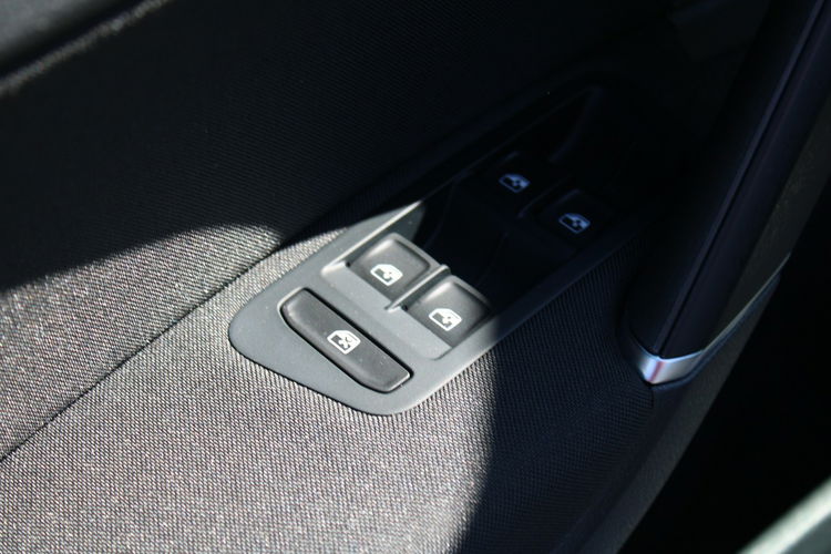 Volkswagen Golf Comfortline F-vat App-Connect Gwarancja zdjęcie 13