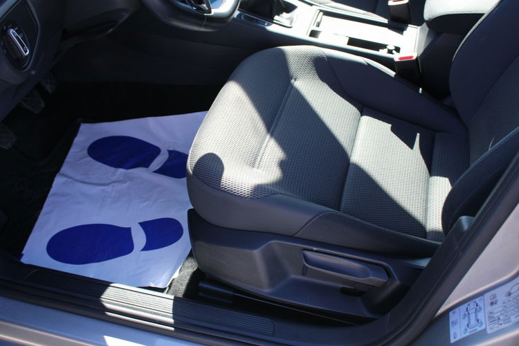 Volkswagen Golf Comfortline F-vat App-Connect Gwarancja zdjęcie 21