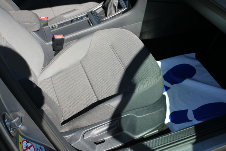 Volkswagen Golf Comfortline F-vat App-Connect Gwarancja zdjęcie 27