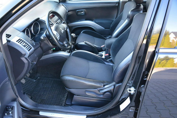 Mitsubishi Outlander 2.0(147KM) Lift Skóry Alu 18" Parktronik ASO zdjęcie 15