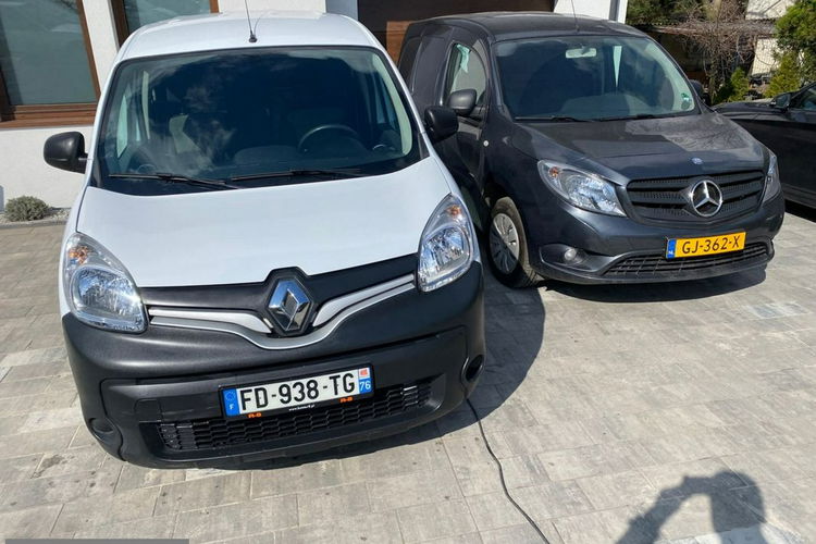 Renault Kangoo Zadbany, niski oryginalny przebieg i bogate wyposażenie. zdjęcie 5