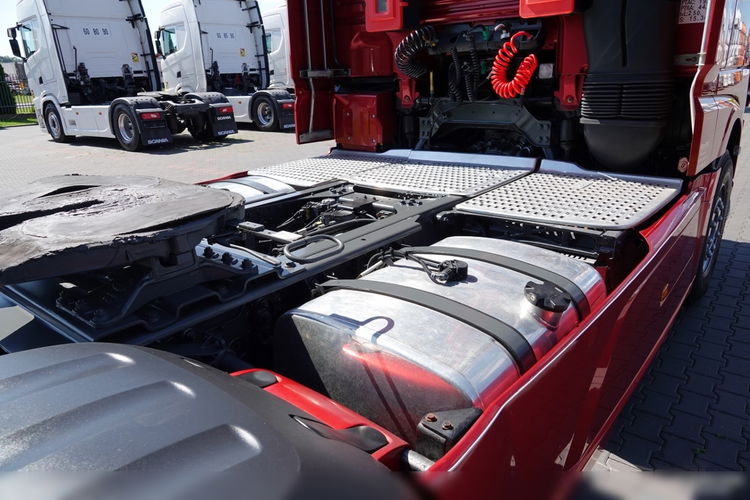 DAF XF 510 / RETARDER / NAVI / EXPRES DO KAWY /MANUAL / BARDZO BOGATE WYPOSAŻENIE / SPROWADZONY / 2016 ROK zdjęcie 17