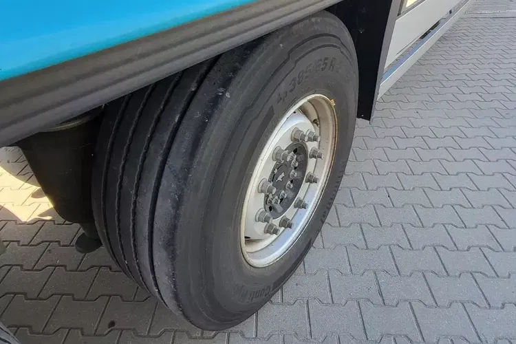 Schmitz SCS EB - naczepa z windą zdjęcie 10