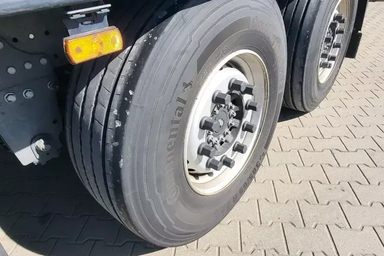 Schmitz SCS EB - naczepa z windą zdjęcie 7