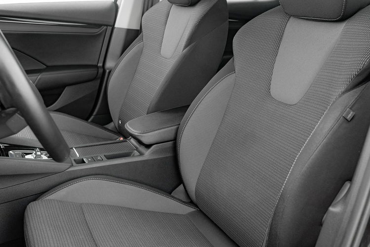Skoda Octavia 2.0 TDI Ambition DSG Ambient LED NAVI K.cofania Salon PL VAT 23% zdjęcie 15