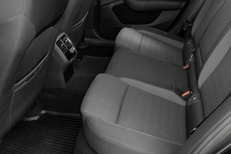 Skoda Octavia 2.0 TDI Ambition DSG Ambient LED NAVI K.cofania Salon PL VAT 23% zdjęcie 28