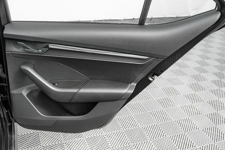 Skoda Octavia 2.0 TDI Ambition DSG Ambient LED NAVI K.cofania Salon PL VAT 23% zdjęcie 31