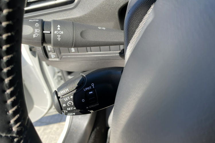 Peugeot 208 Zadbany z oryginalnym niskim przebiegiem zdjęcie 11